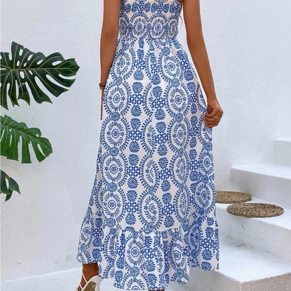 New split thigh maxi dress - Picture 4 of 7